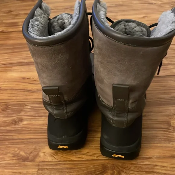 Men’s Uggs boots - Picture 3 of 6